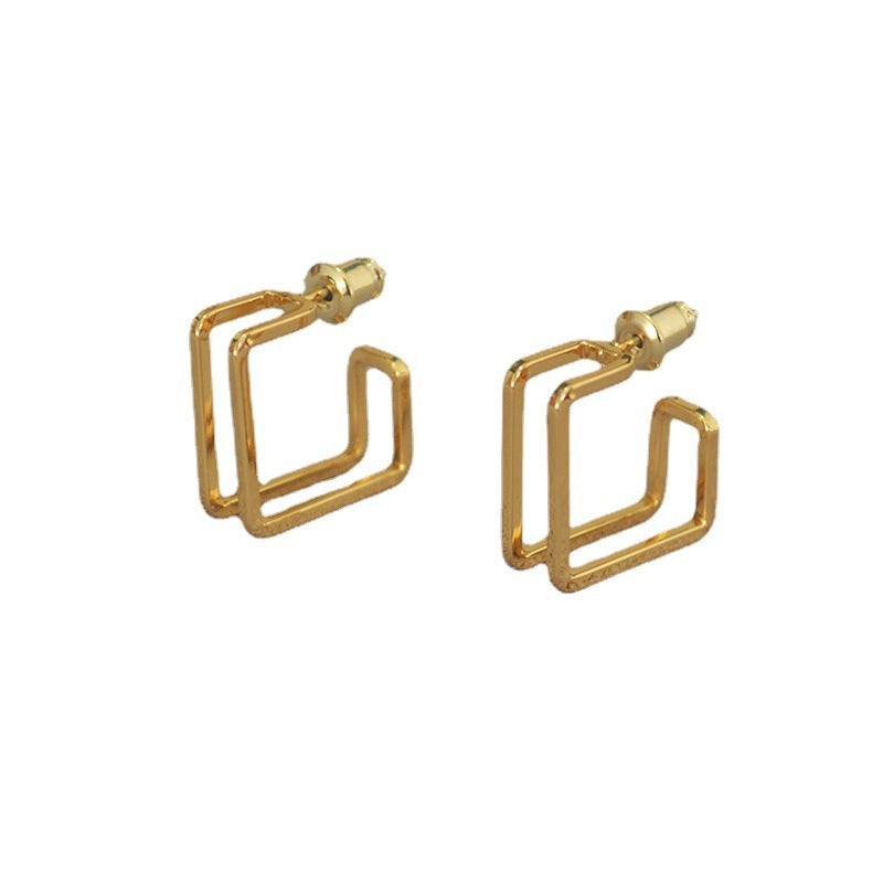 Charming Gold Earring for Any Occasion