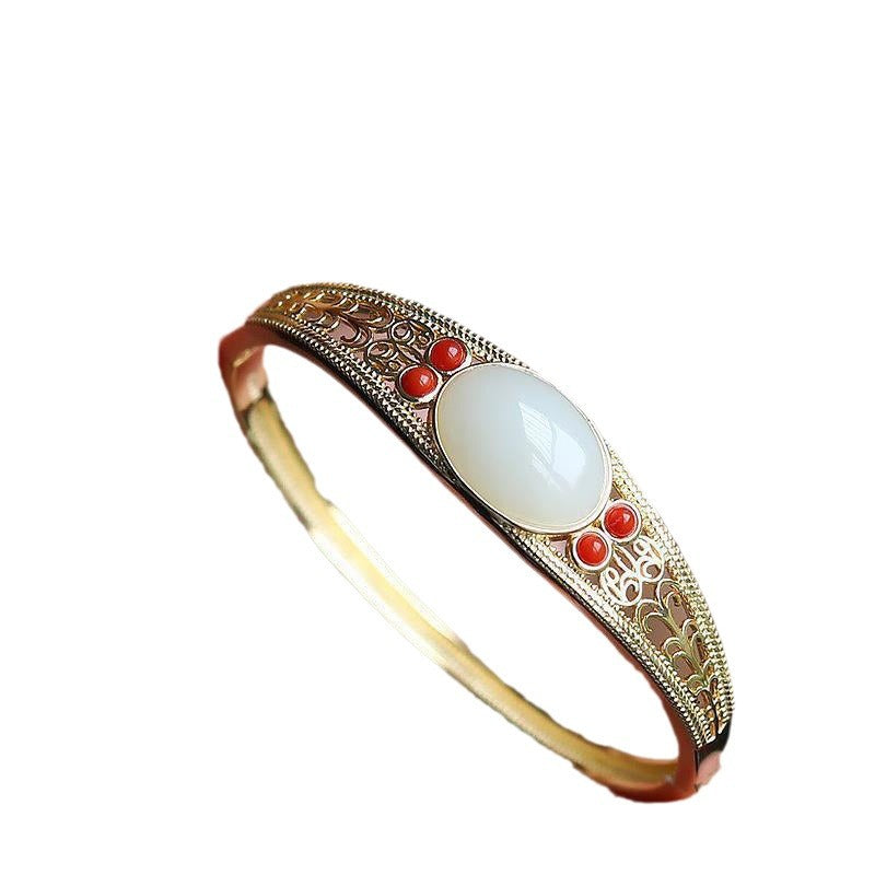 Romantic Gold Bracelet for Special Moments