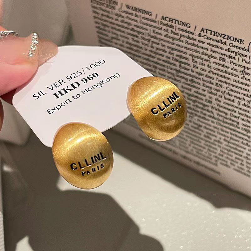 Classic Gold Earring with Timeless Appeal