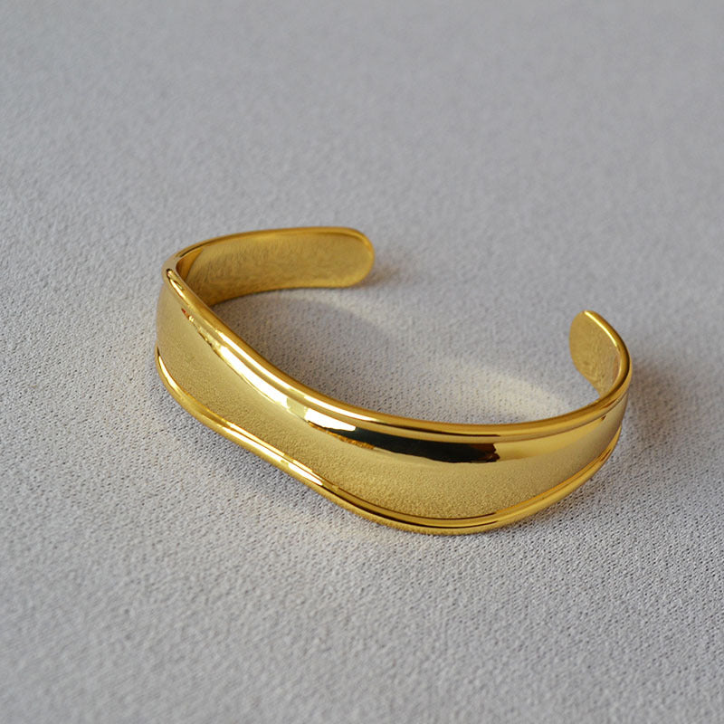 Stunning Gold Bracelet for Daily Wear