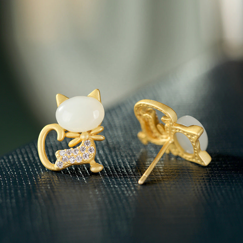Classic Gold Earring with Timeless Appeal
