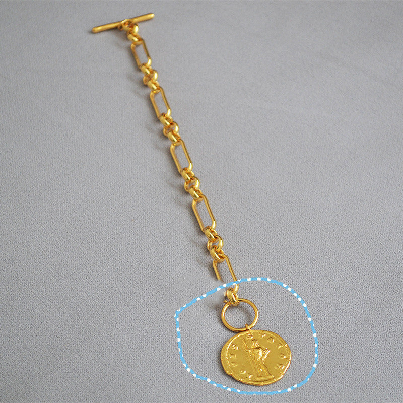 Charming Gold Bracelet for Any Occasion