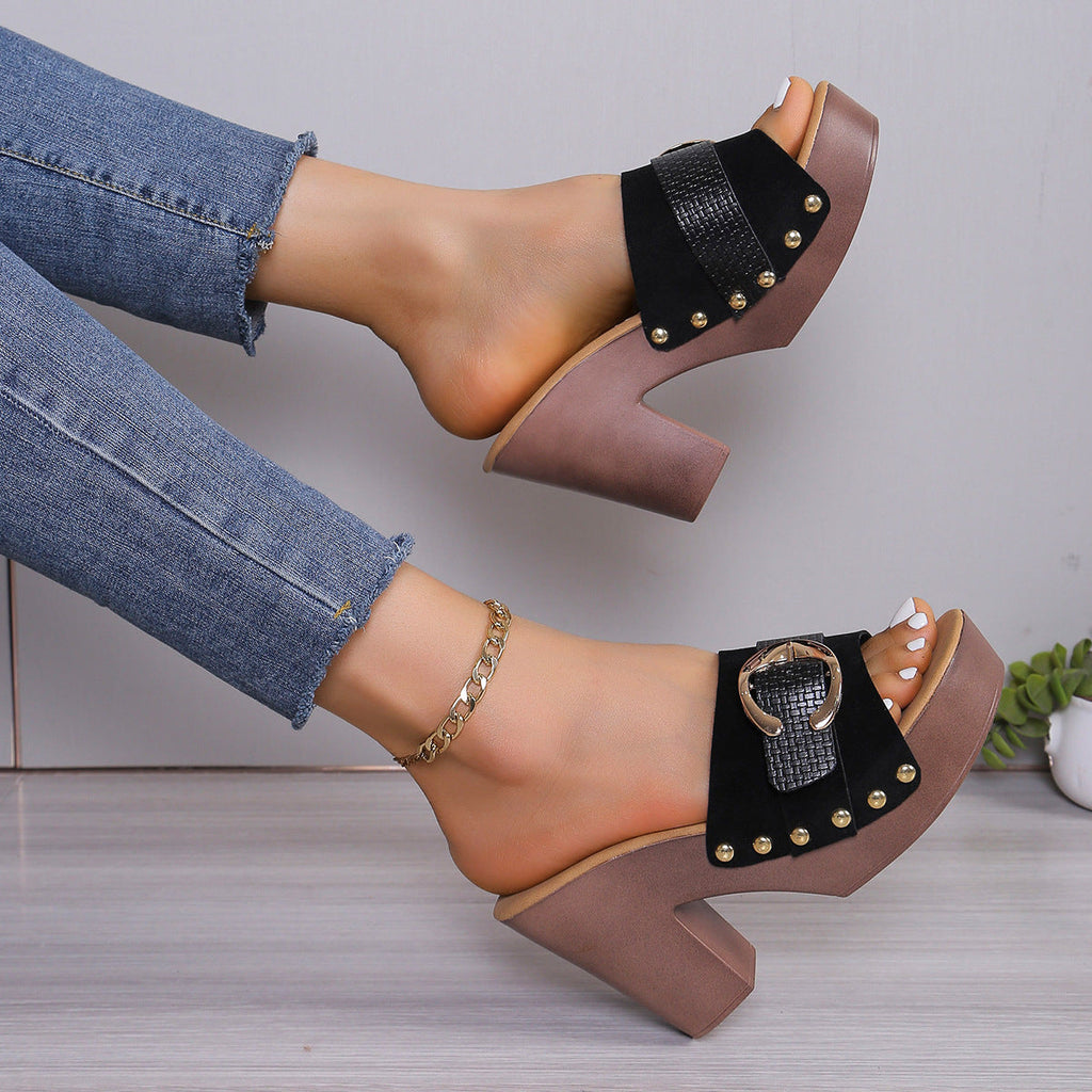 Graceful Orthopedic Sandals for Modern Look