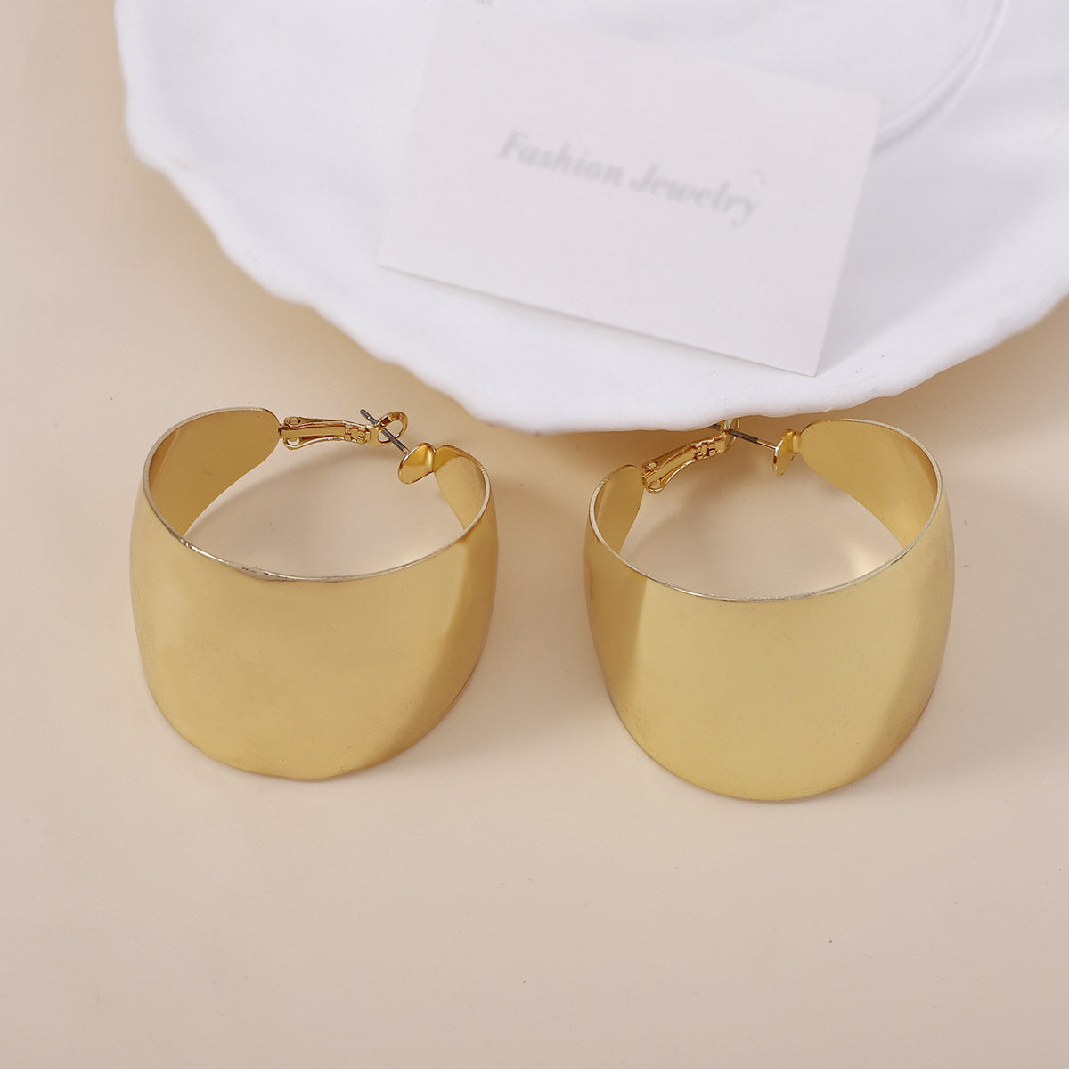 Charming Earring for Any Occasion