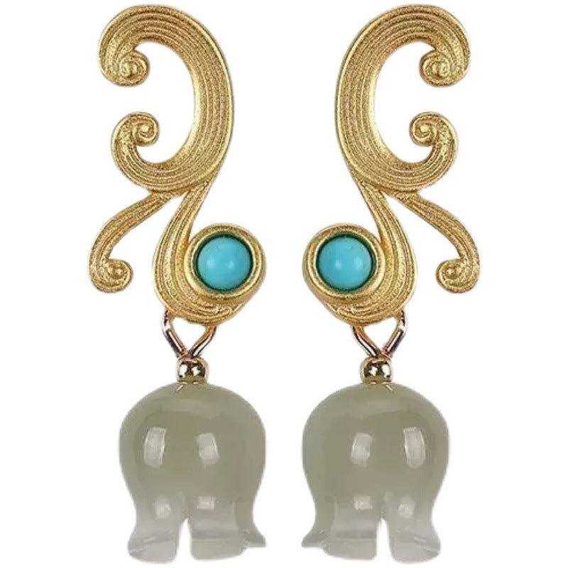 Charming Gold Earring for Any Occasion