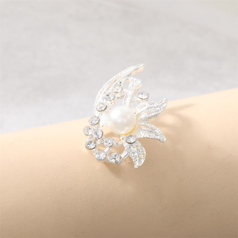 Classic Pearl Piece with Timeless Appeal
