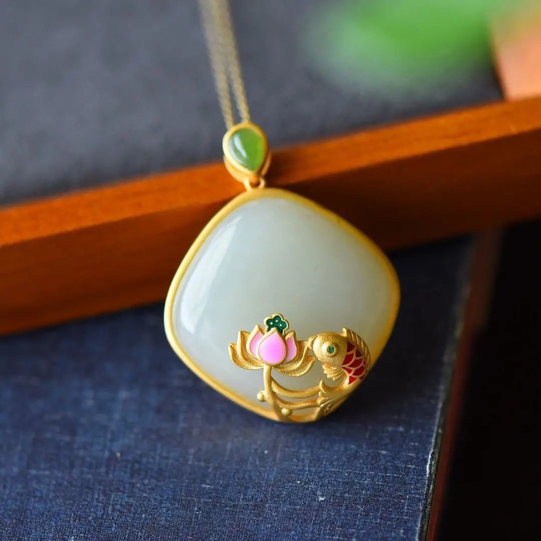 Beautiful Silver Necklace with Unique Style