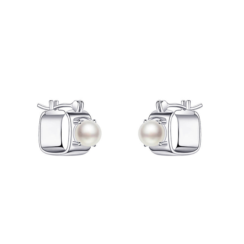 Classic Pearl Earring with Timeless Appeal