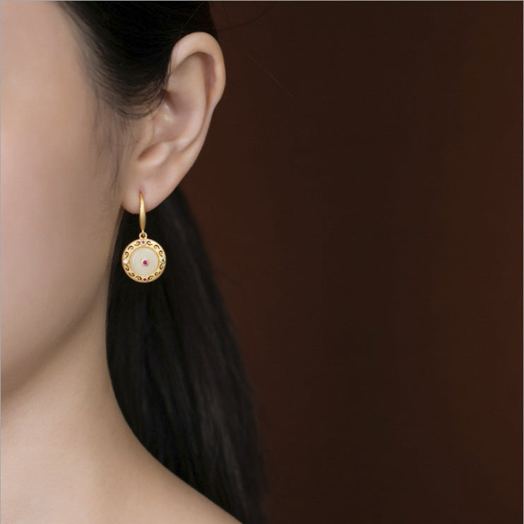 Charming Gold Earring for Any Occasion