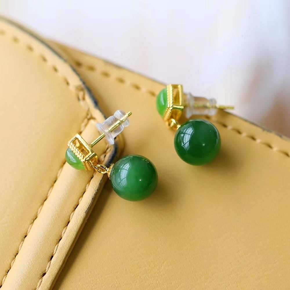Charming Silver Earring for Any Occasion