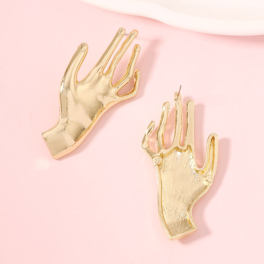 Classic Gold Earring with Timeless Appeal