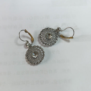 Charming Earring for Any Occasion