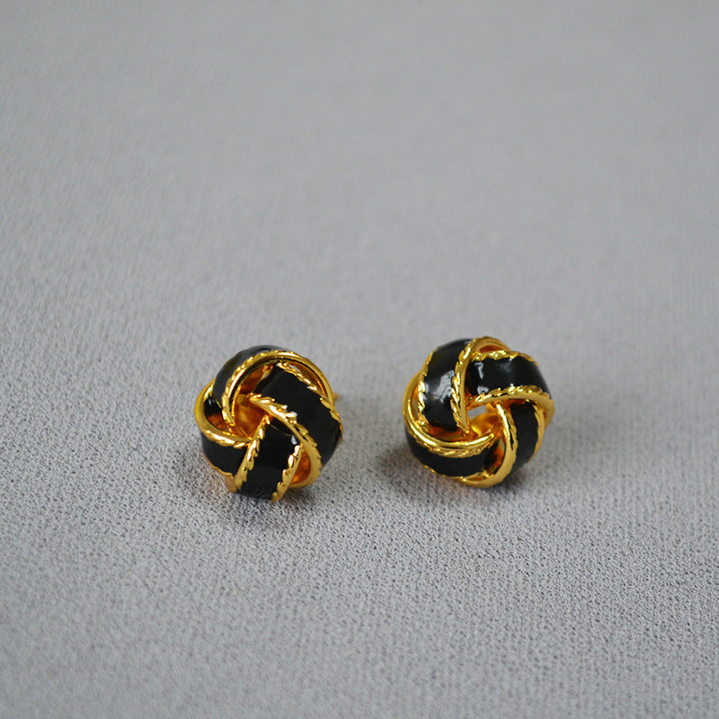 Beautiful Gold Earring with Unique Style