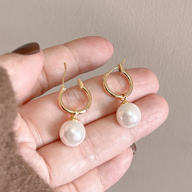 Charming Pearl Earring for Any Occasion