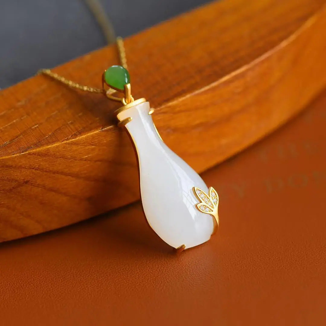 Charming Silver Necklace for Any Occasion