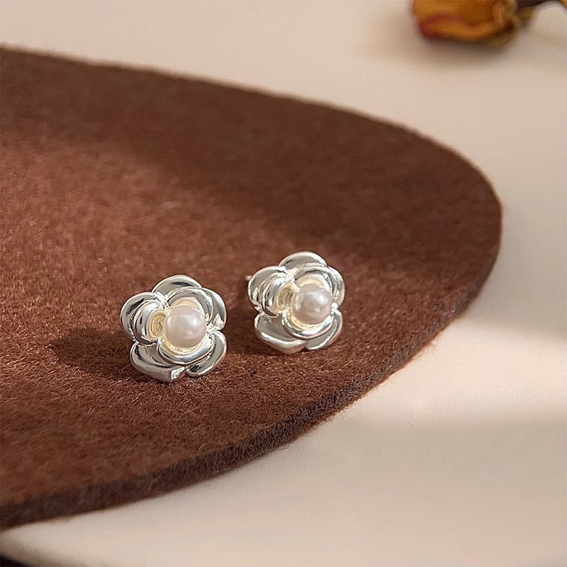 Romantic Pearl Earring for Special Moments