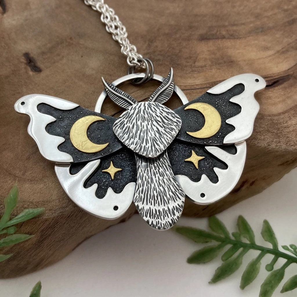 Classic Silver Necklace with Timeless Appeal