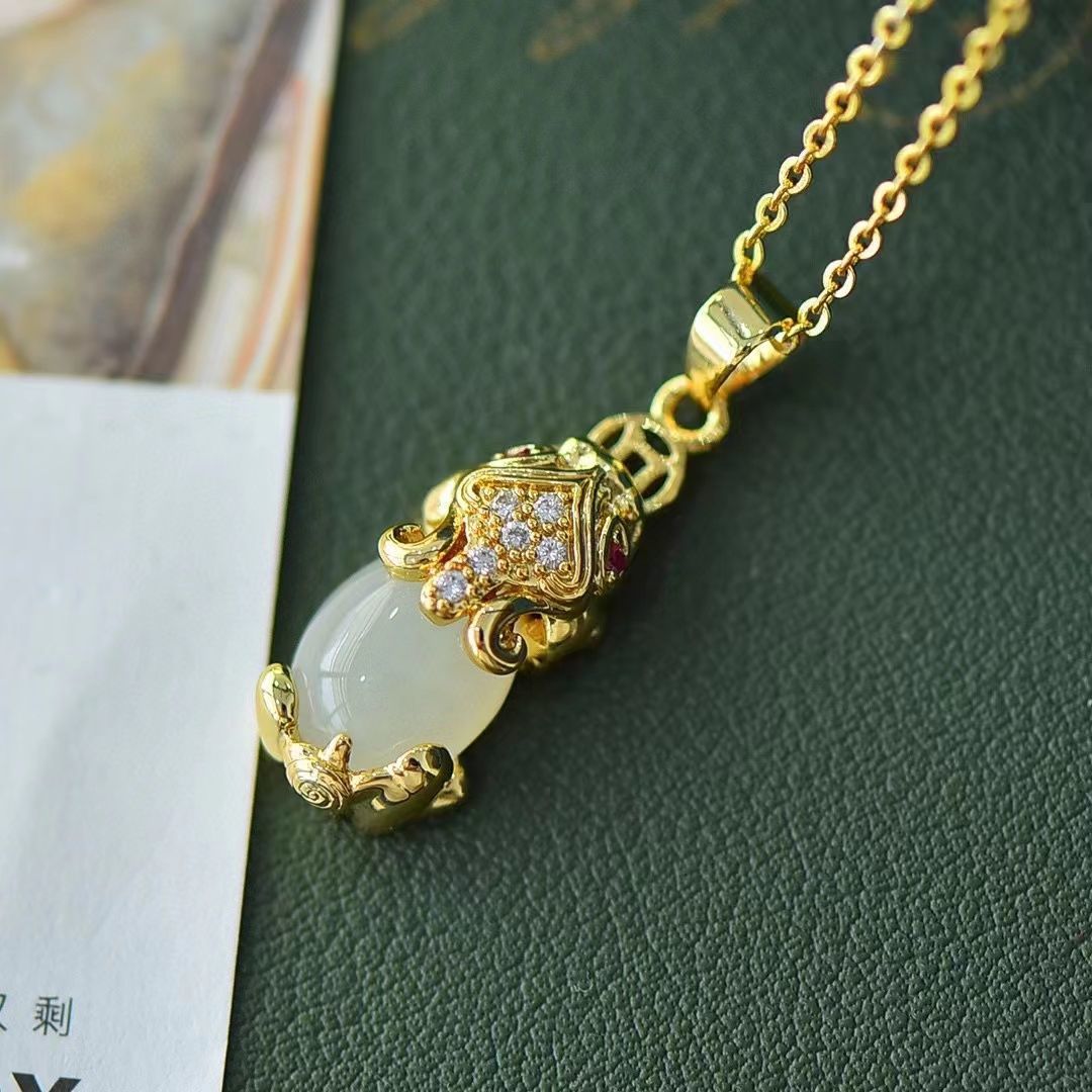 Charming Gold Necklace for Any Occasion