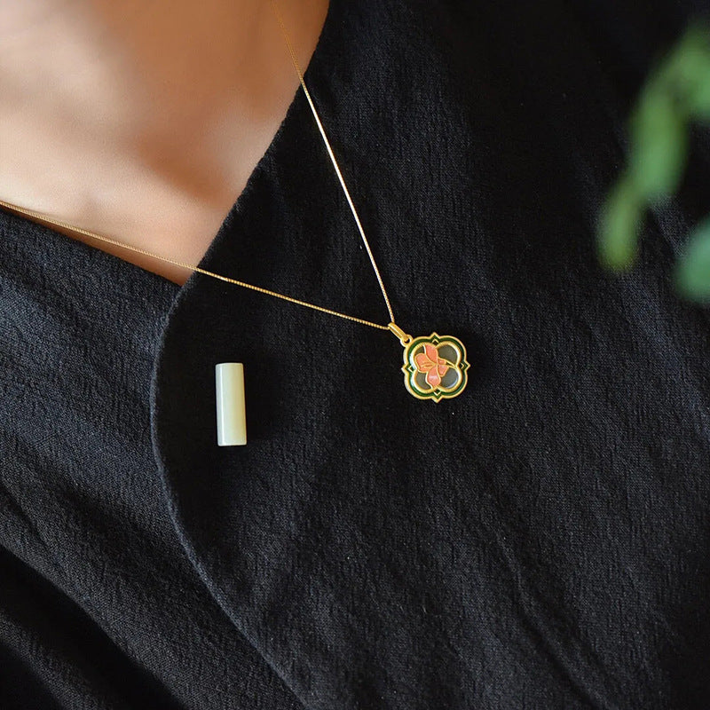 Classic Silver Necklace with Timeless Appeal