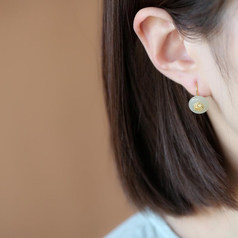 Charming Silver Earring for Any Occasion