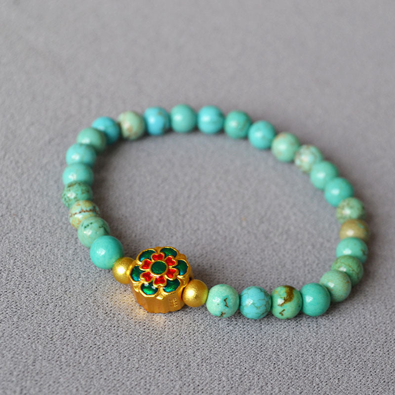 Classic Gold Bracelet with Timeless Appeal