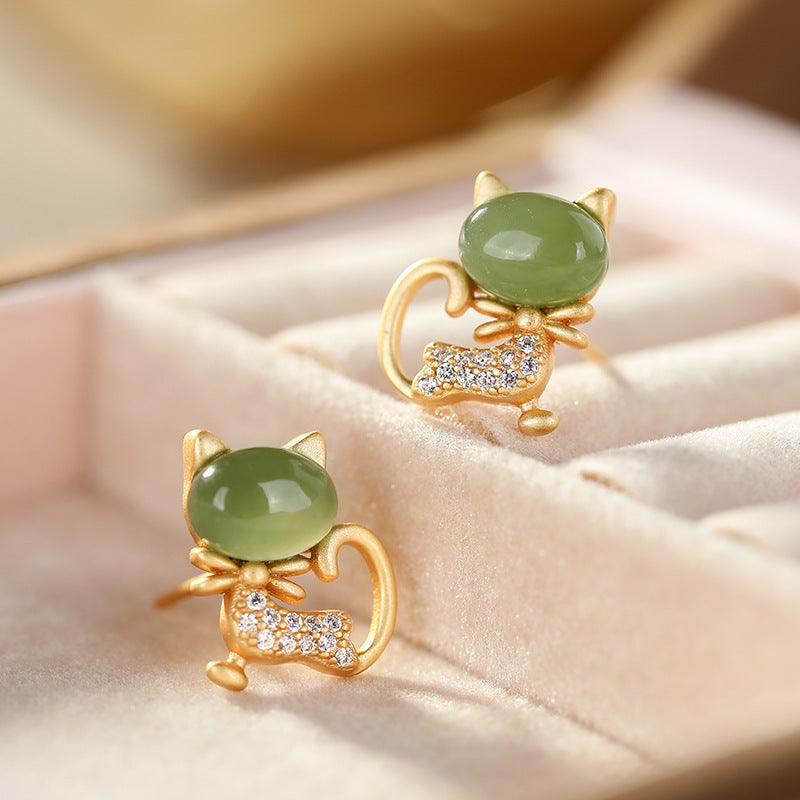 Classic Gold Earring with Timeless Appeal