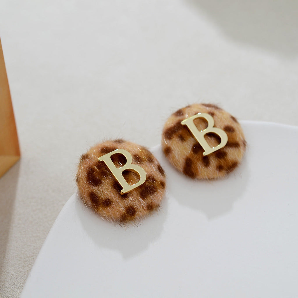 Classic Earring with Timeless Appeal