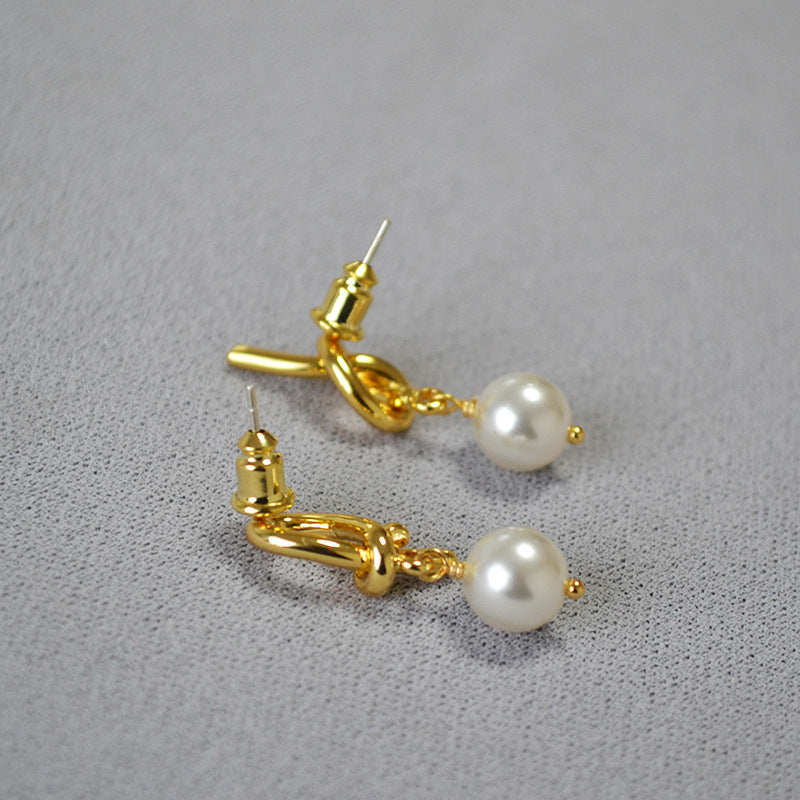 Romantic Gold Earring for Special Moments