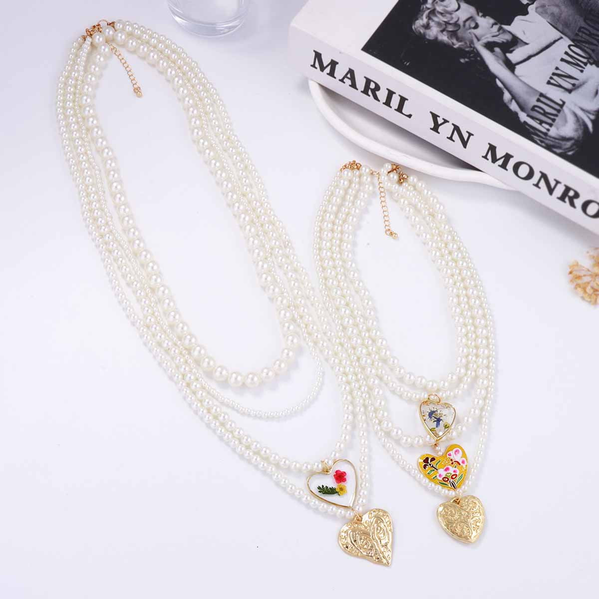 Beautiful Pearl Necklace with Unique Style