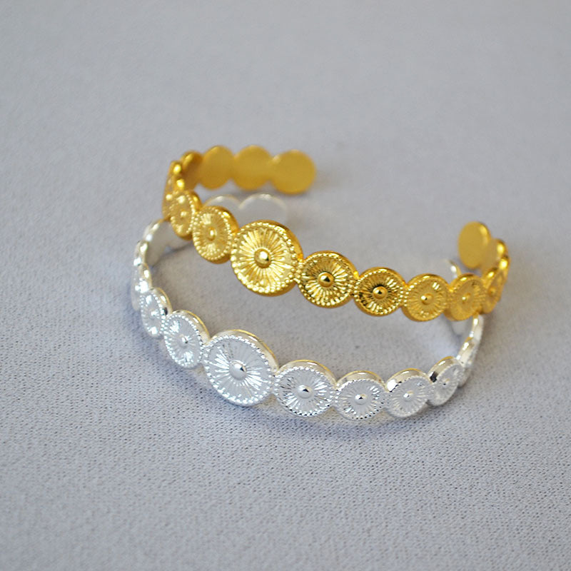 Classic Gold Bracelet with Timeless Appeal