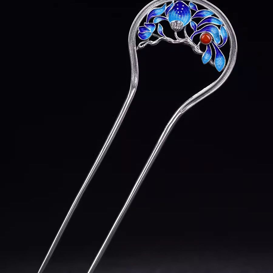 Classic Silver Piece with Timeless Appeal