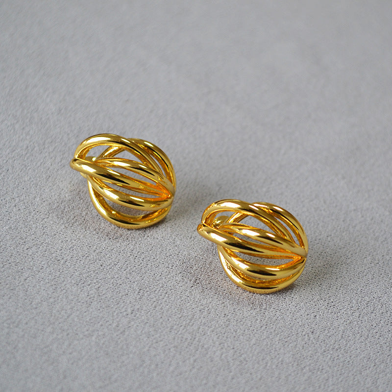 Charming Gold Earring for Any Occasion