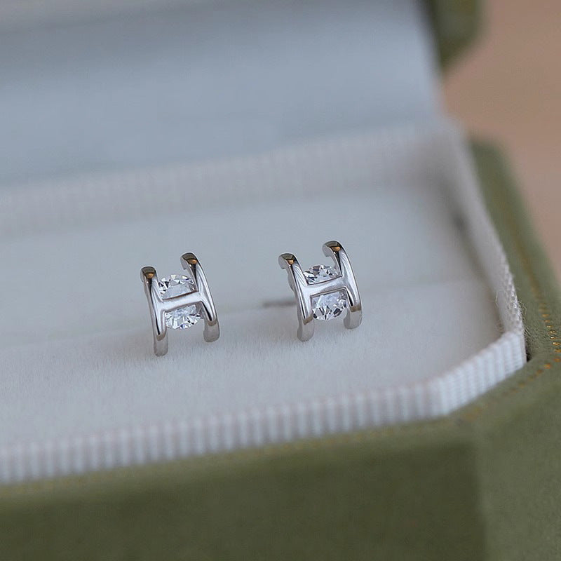 Charming Earring for Any Occasion