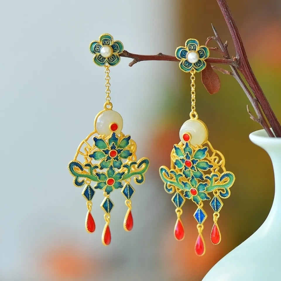 Charming Silver Earring for Any Occasion