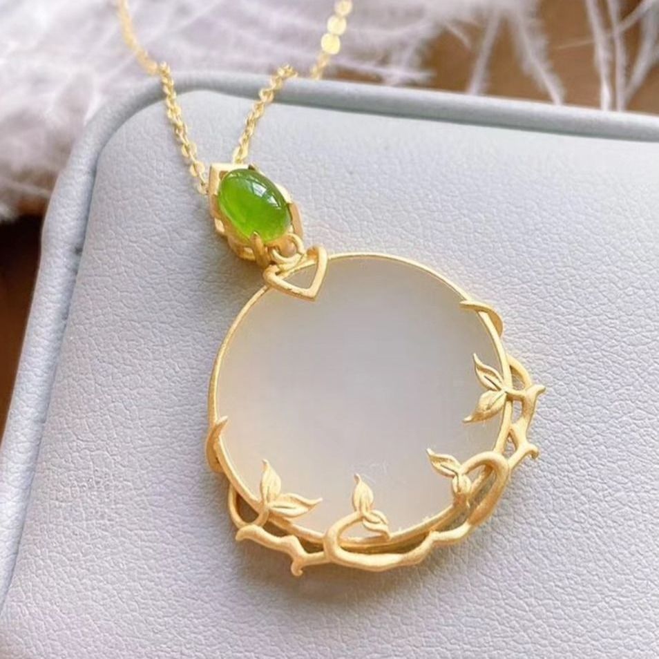 Romantic Gold Necklace for Special Moments