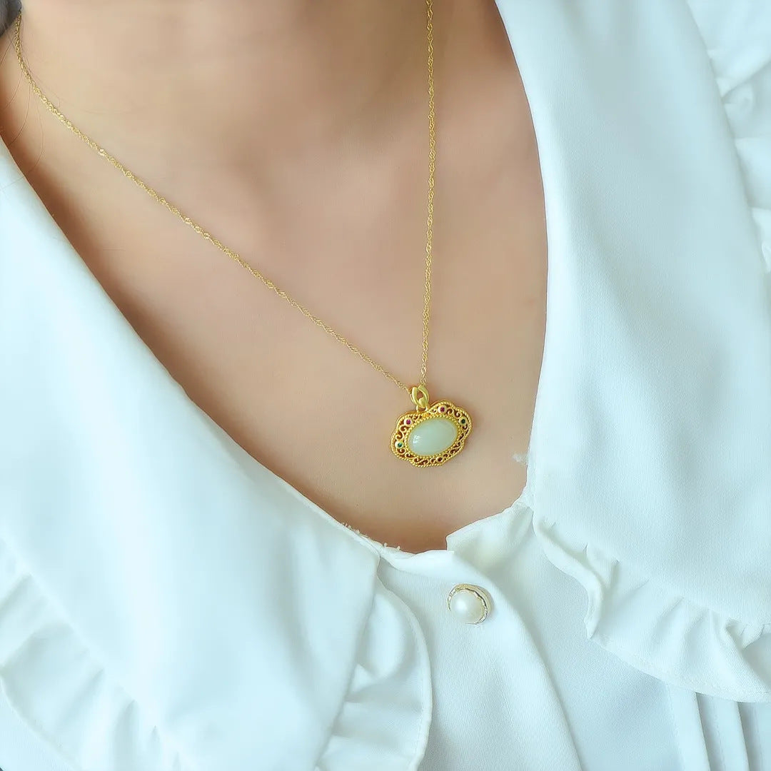 Romantic Gold Necklace for Special Moments