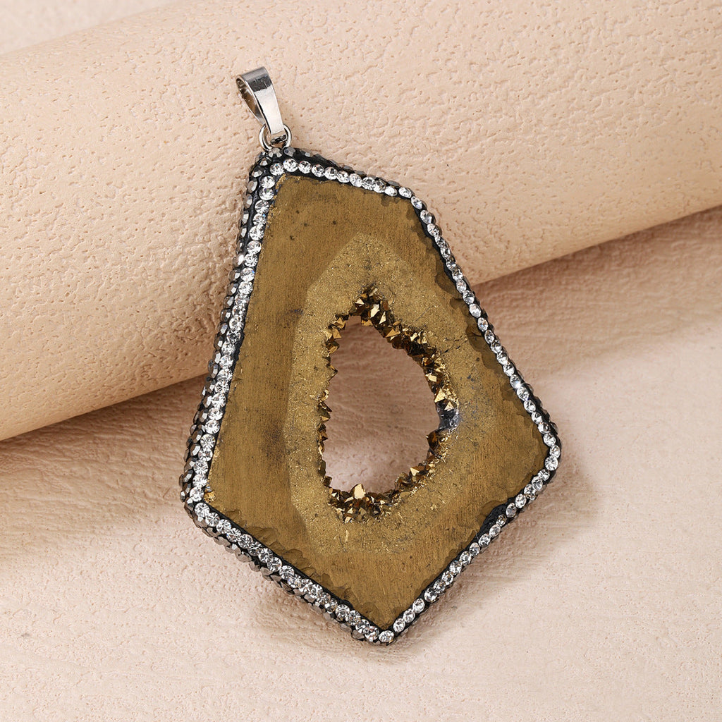 Elegant Gold Pendant for Every Occasion