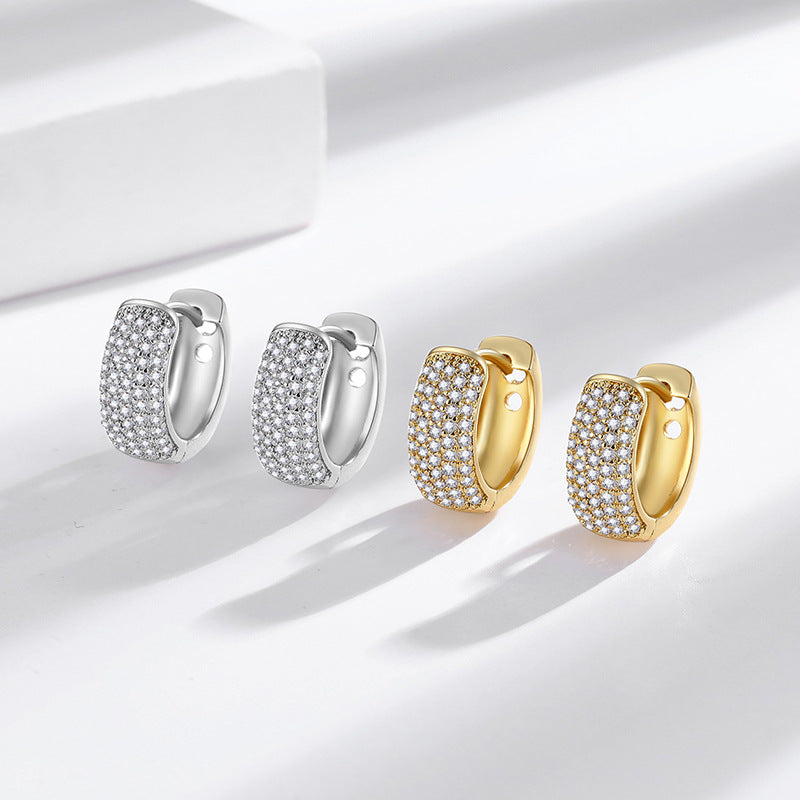 Classic Gold Earring with Timeless Appeal
