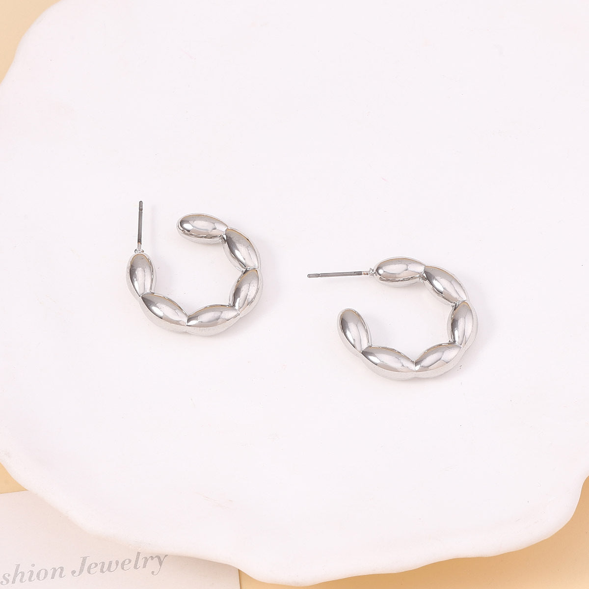 Charming Earring for Any Occasion