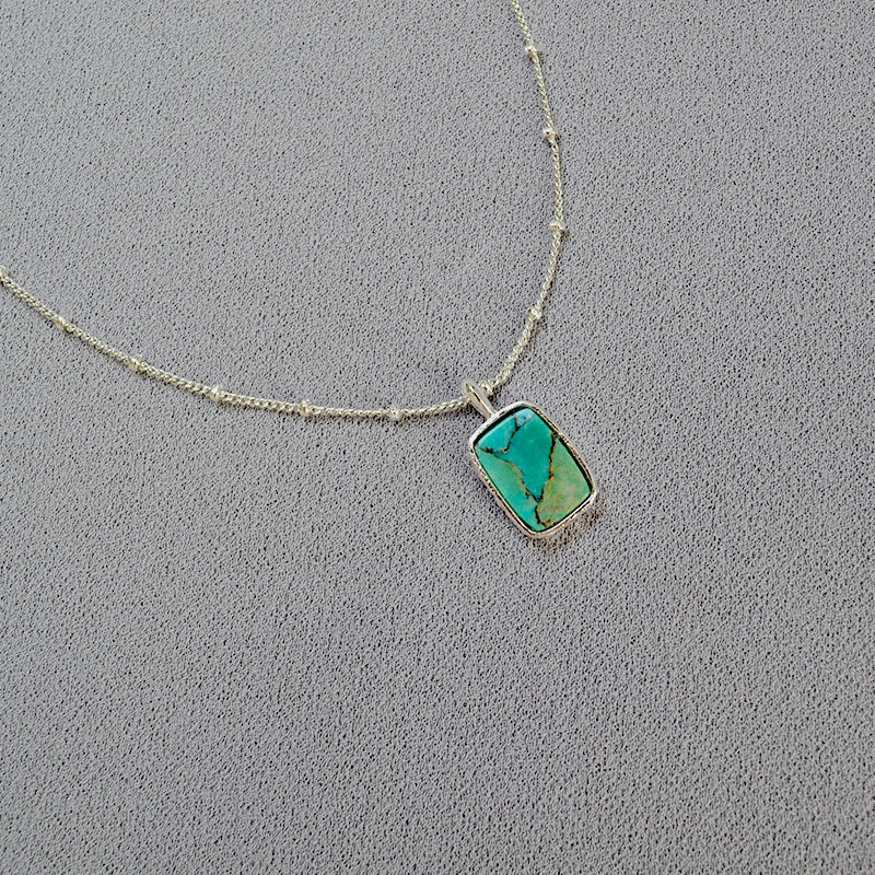 Classic Silver Necklace with Timeless Appeal