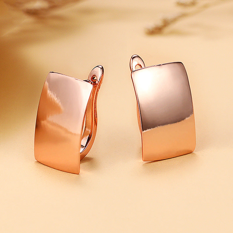 Classic Gold Earring with Timeless Appeal