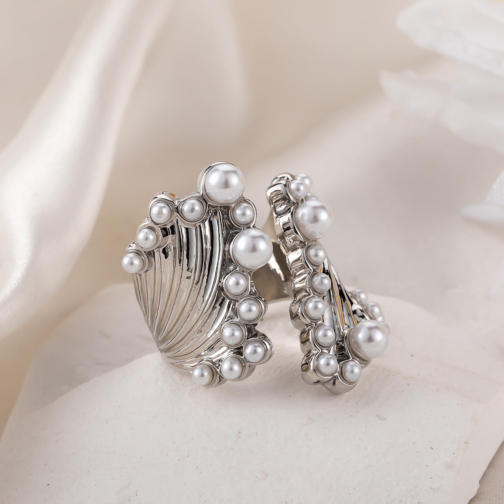 Classic Pearl Ring with Timeless Appeal