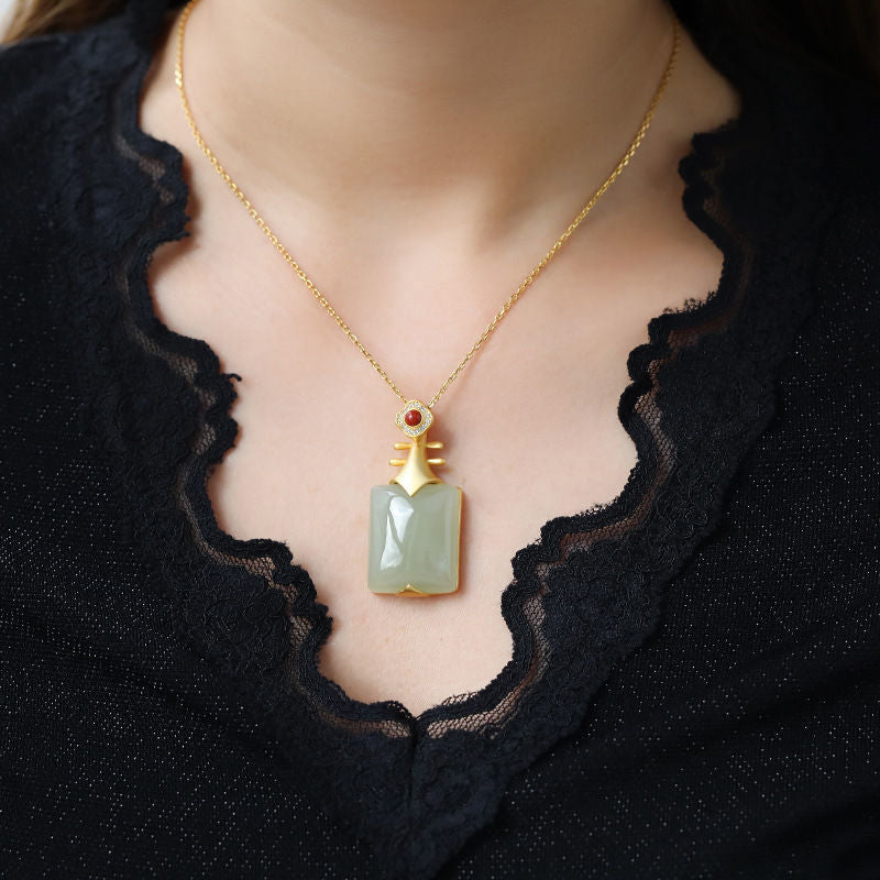 Elegant Silver Pendant for Every Occasion