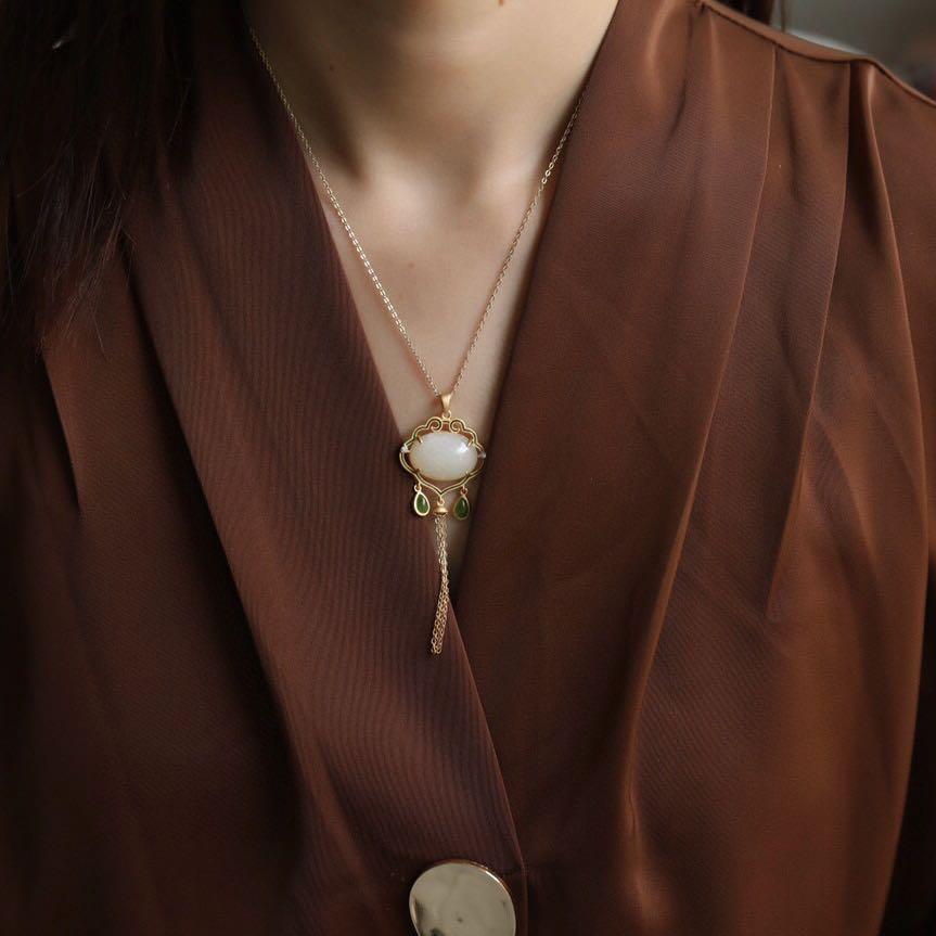Romantic Gold Necklace for Special Moments