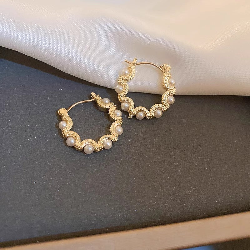 Romantic Pearl Earring for Special Moments