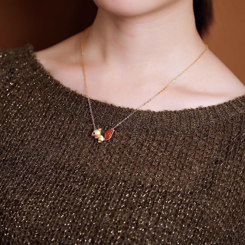Romantic Gold Necklace for Special Moments