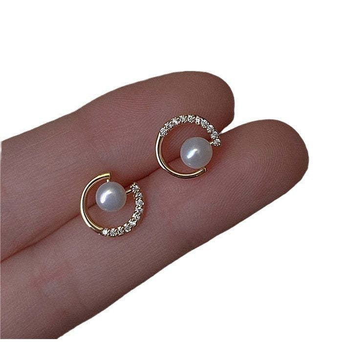 Romantic Pearl Earring for Special Moments