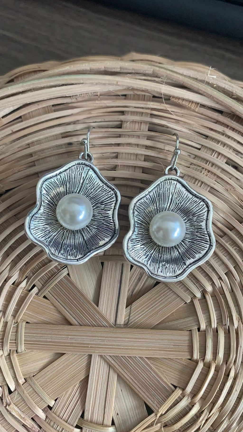 Romantic Pearl Earring for Special Moments