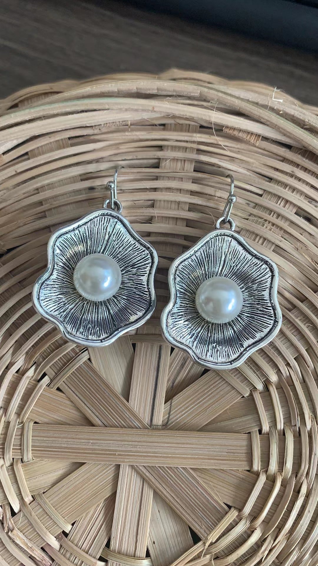 Romantic Pearl Earring for Special Moments