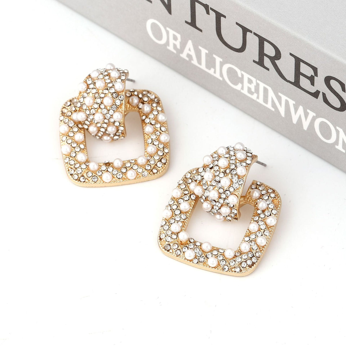 Classic Pearl Earring with Timeless Appeal